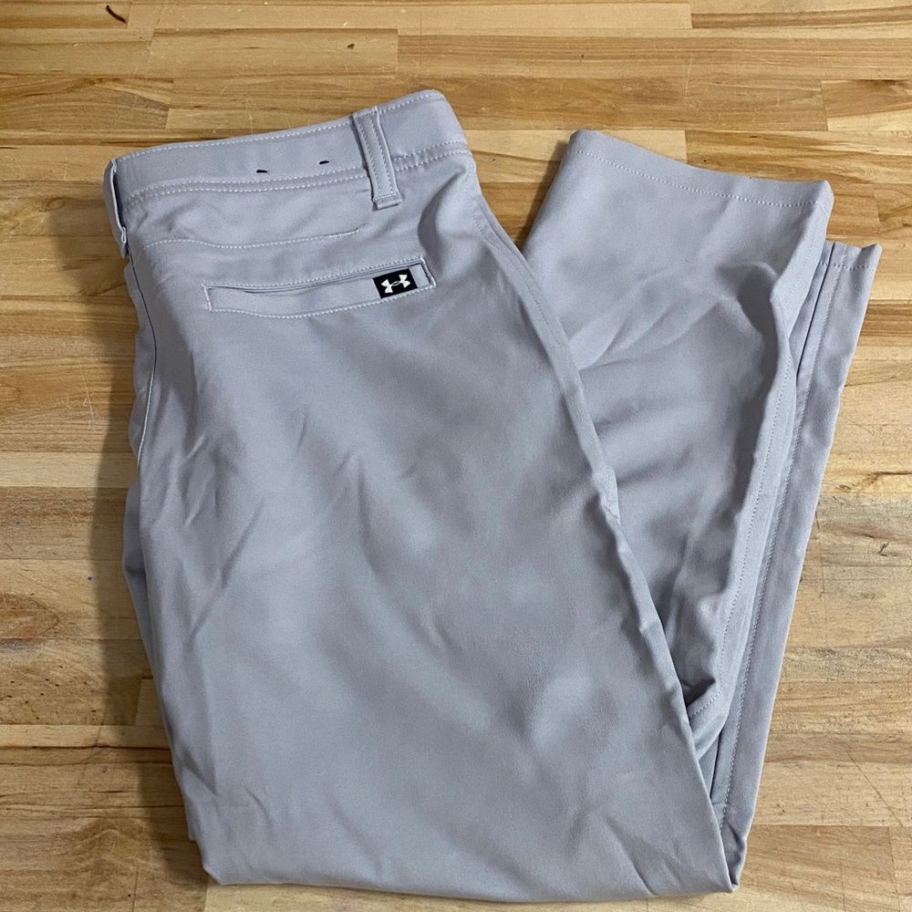 Under Armour Men’s Light Gray Performance Chinos kids size medium , new